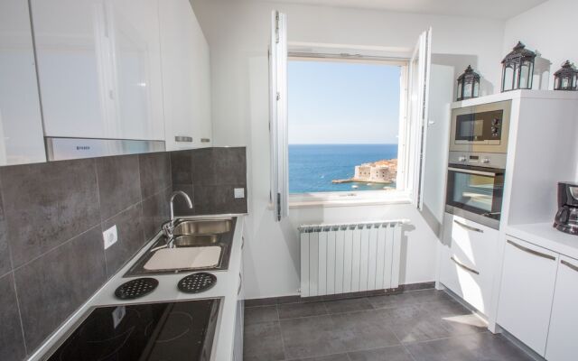 73 Stairs Apartment