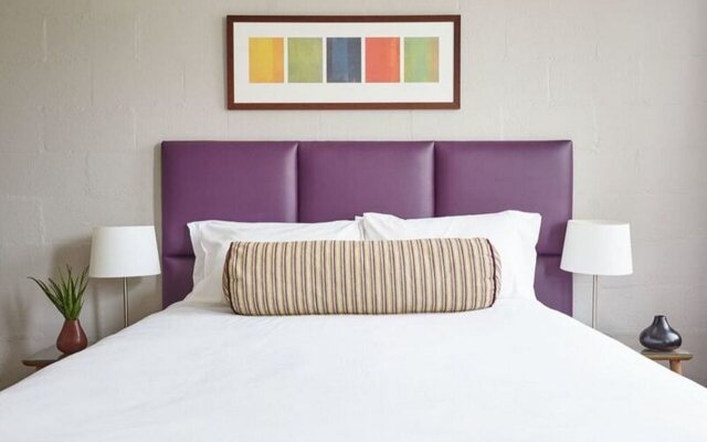 SoYa on Davis Apartment Hotel