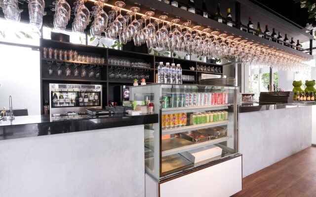 V Hotel Lavender