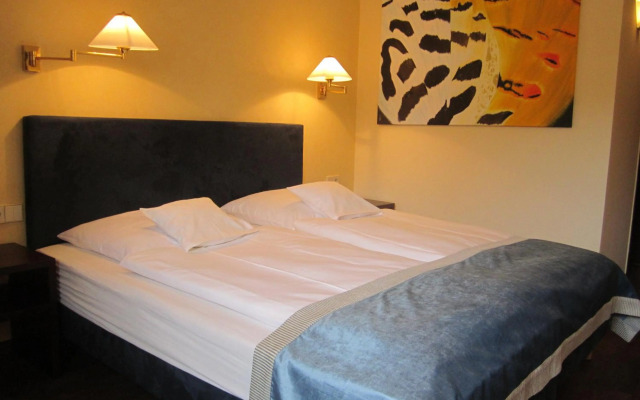 Central Hotel