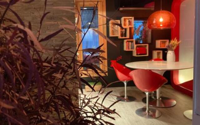 Zrooms Suites