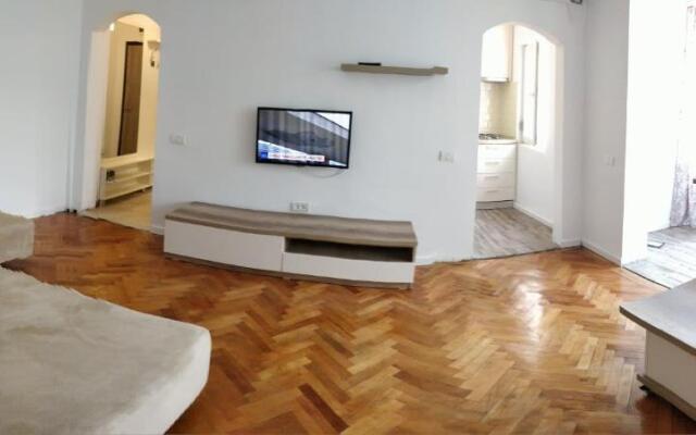 Tomis Apartment