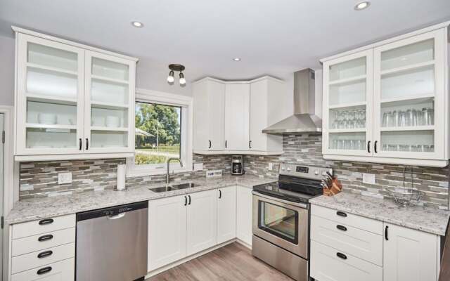 Niagara Vineyard Contemporary