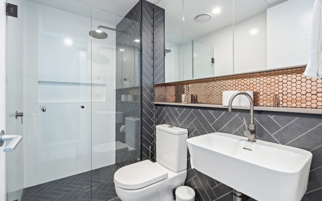 Elegant 3-bed Apt With Park Views in Campbell