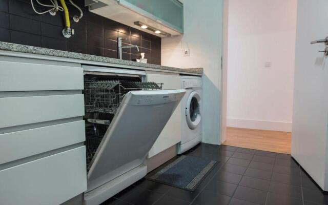Lovelystay - Bright And Spacious Flat in Graça
