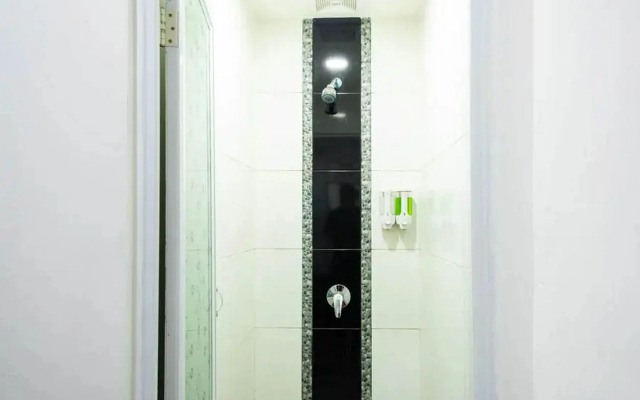 RedDoorz Hostel near Taman Puring