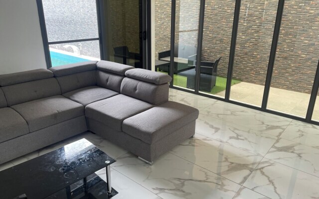 Tino Luxury House & Residence