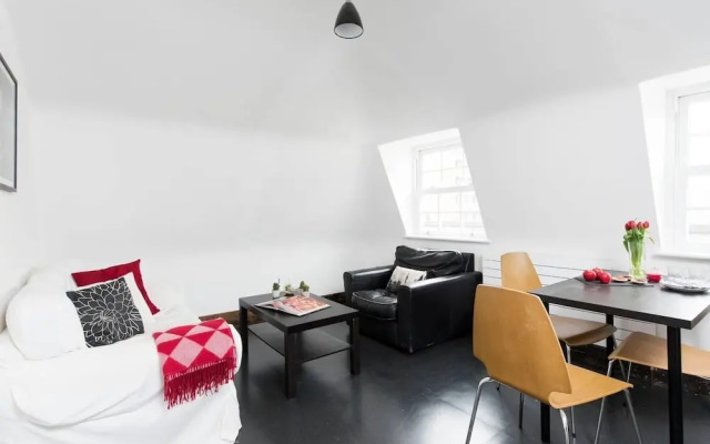 Beautiful And Central 2BR Loft Apartment