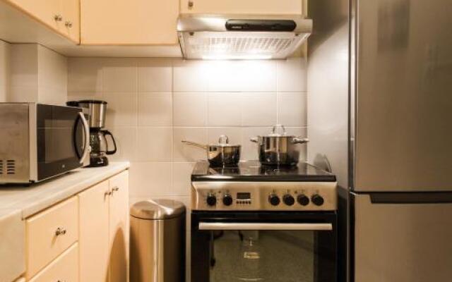 Charming Acropolis Metro Station apartment, clean and cozy