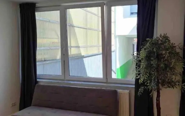 L8 Street - Gneisenaustraße 9