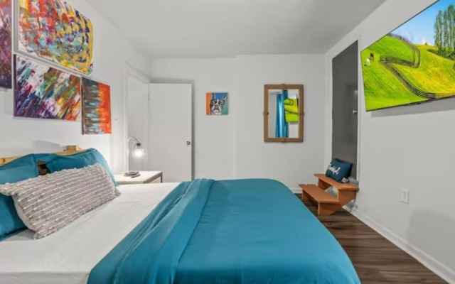 Urban Chic Apartments Near Center City