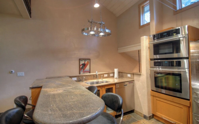 127 Ridgepoint 3 Bedroom Townhouse by RedAwning