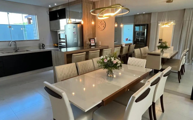 Casa Alto Padrão p/ 8 Pessoas na Praia de Mariscal