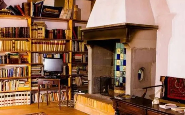 Captivating 3-bedroom Apartment in Certaldo