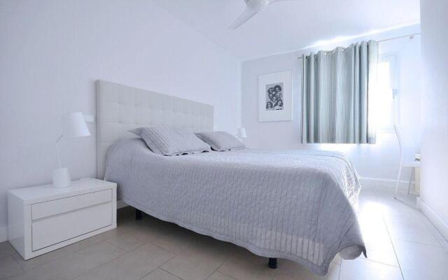 El Yate Hotel