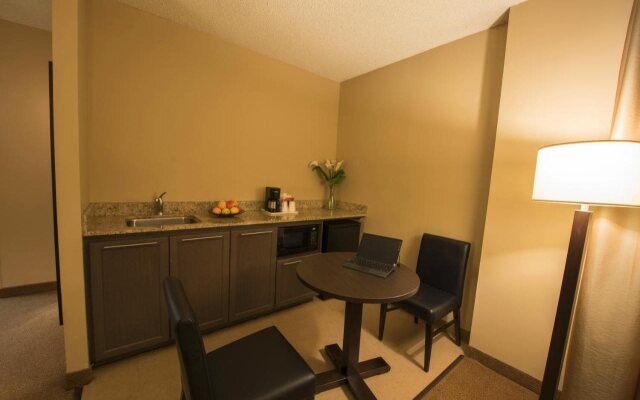 Quality Inn & Suites P.E. Trudeau Airport