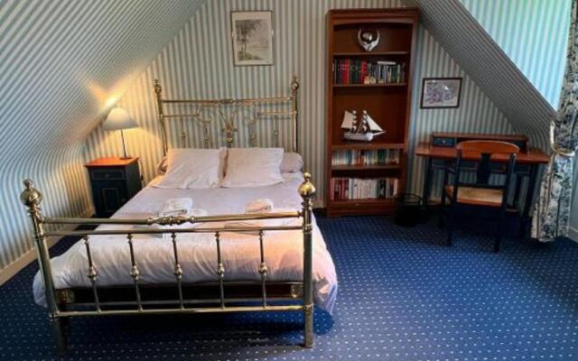 Pleasant holiday home in Clohars-Carnoët with garden