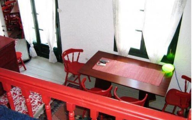 Adonis Guesthouse