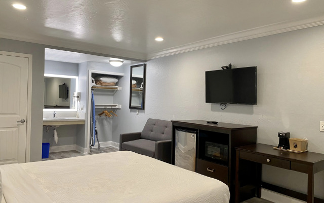 Aura Inn Monterey
