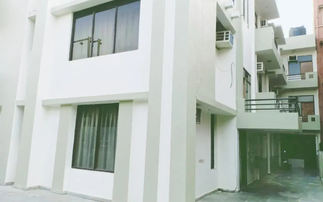 OYO 10662 Hotel Town Noida