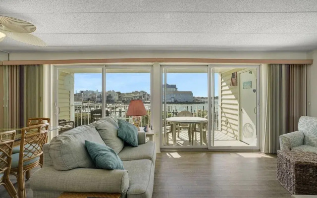Thunder Island 139d 2 Bedroom Condo by RedAwning