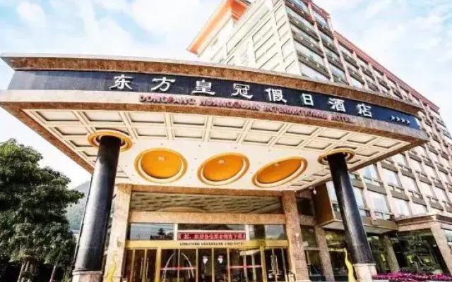 Oriental Crown Holiday Hotel