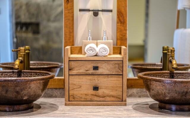 LUX Tea Horse Road Deqin Benzilan