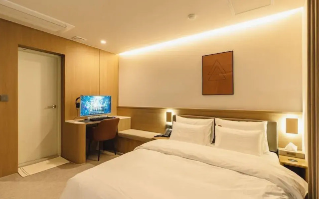 Chuncheon Hound Hotel Namchuncheon Station