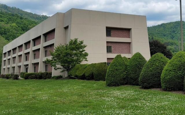 Bay Mountain Inn