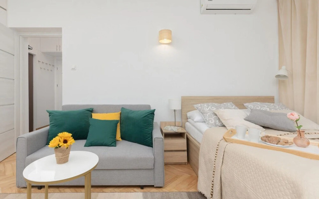 Apartment Wspólna Warsaw by Renters