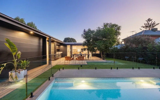 Midnight Sands Luxe Beachside Designer With Pool