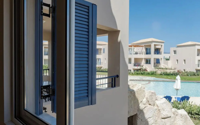Phaedrus Living: Seaside Thalassa Cretan D101