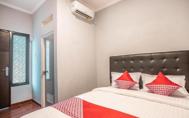 OYO 842 Arafuru Residence Near Rs Duren Sawit