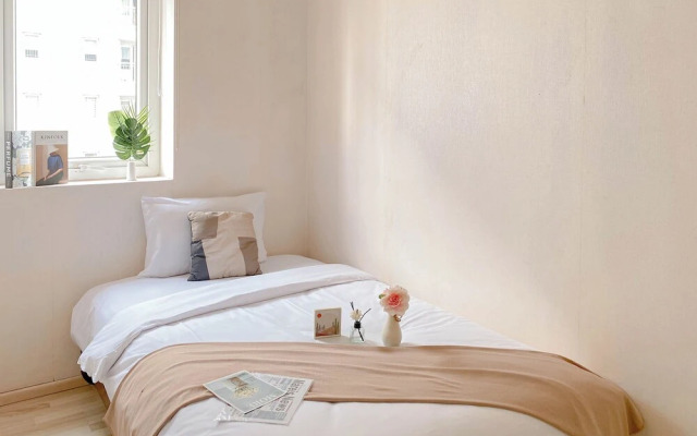 Strategic And Homey 2Br At Grand Palace Kemayoran Apartment