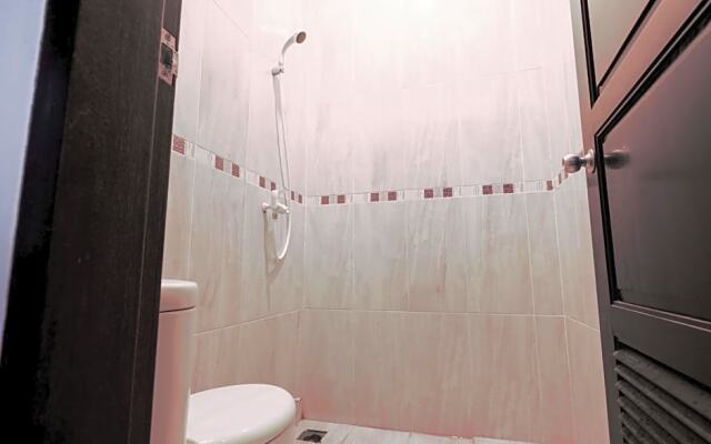 OYO Life 3451 Kost Shavero