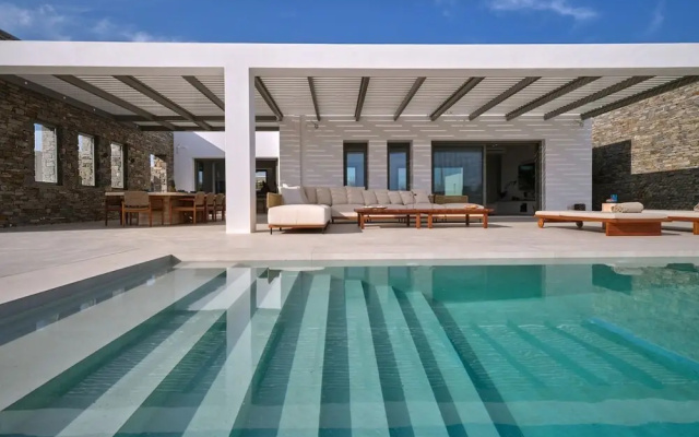 Luxury Villa Serenely