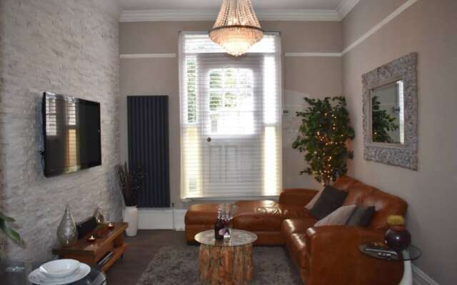 2 Bedroom Apartment Near Seafront in Brighton