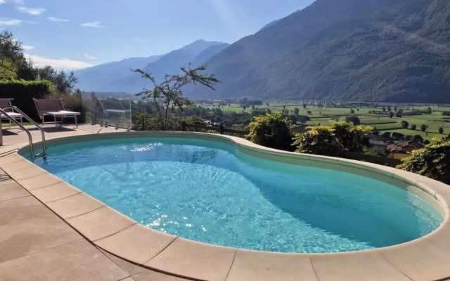 Valley View Pool Apartment