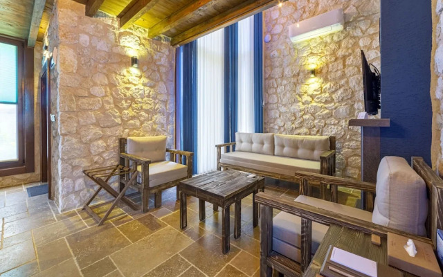 Marisstone Hotel Villa
