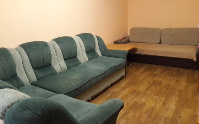 Комфортная 2-комнатная Новопречистенская 1, Три раздельных двуспальных места