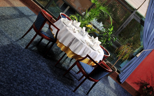 Class Hotel
