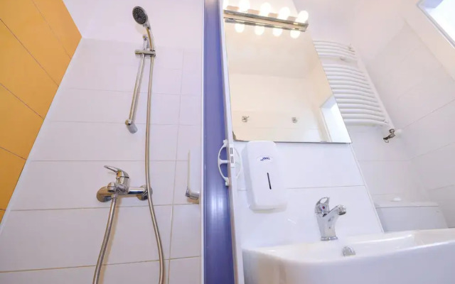 Colors Apartment - Cismigiu Gardens