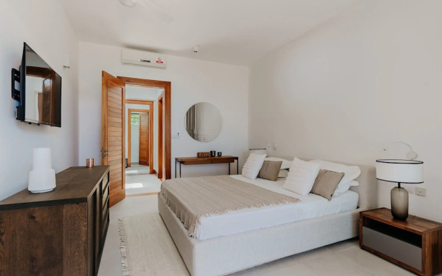 Peninsula Beach Villa with LOV