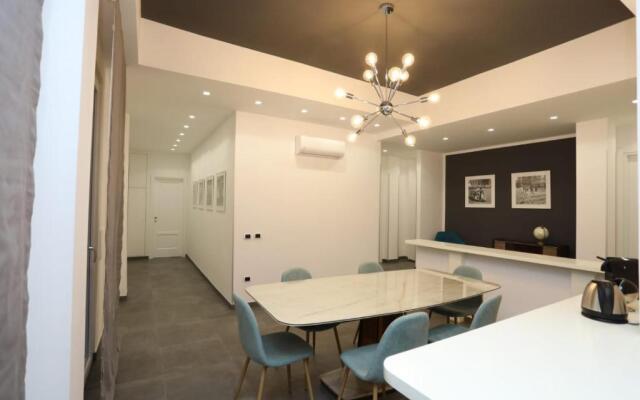 Delia Rooms & Gallery