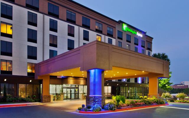 Holiday Inn Express Atlanta Galleria - Ballpark Area, an IHG Hotel