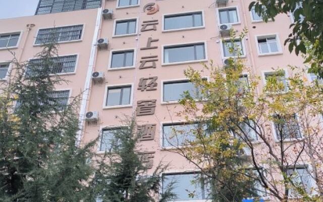 Zhaotong Yunshangyun Light Luxury Hotel (Fada Plaza)