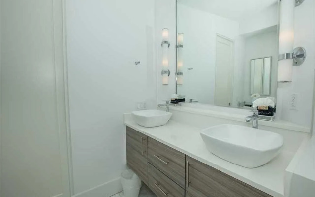 Seabreeze 5 Bedroom Home by RedAwning