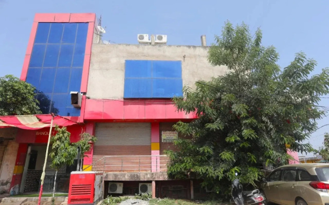 Oyo 17357 Hotel Royal Touch