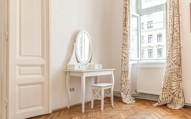 Modern Stay in the Heart of the City