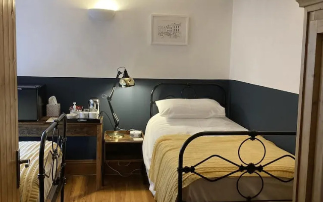 Riverside B & B